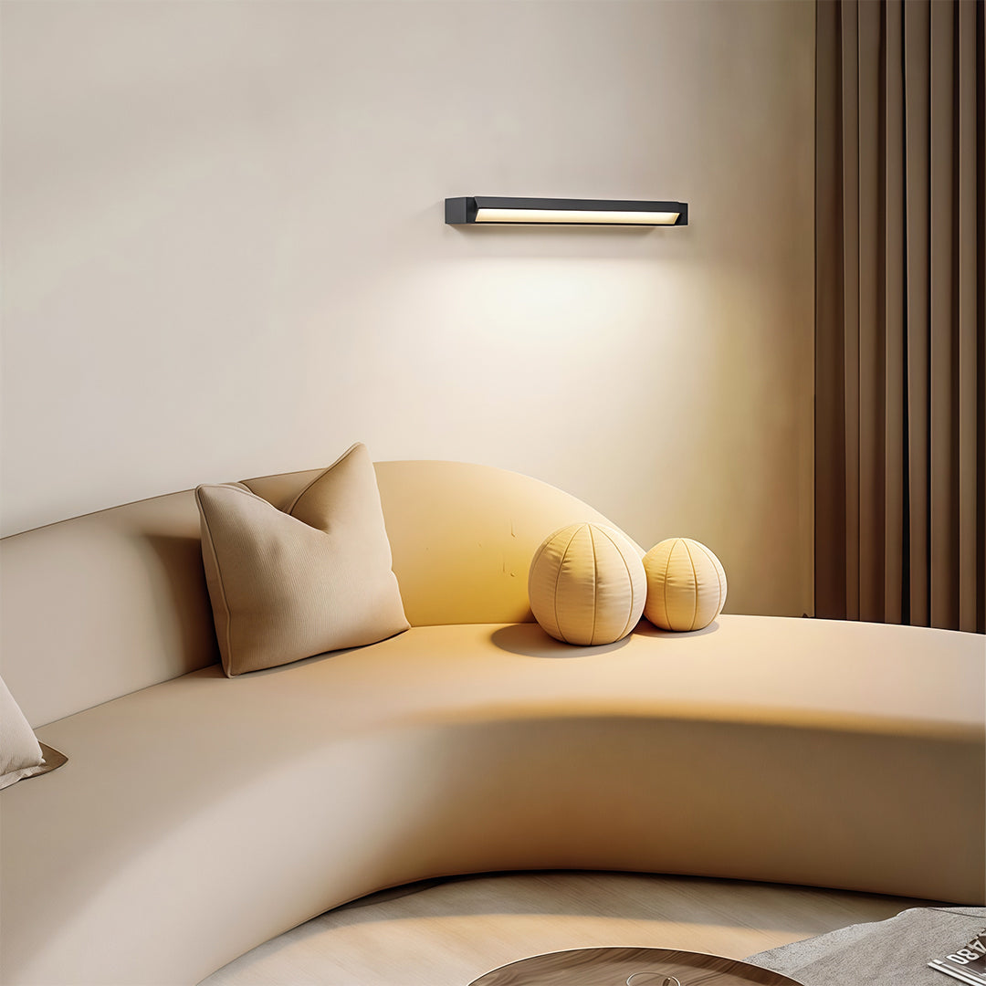 FENWICK ROTARY WALL-MOUNTED LED STRIP LUMINAIRE