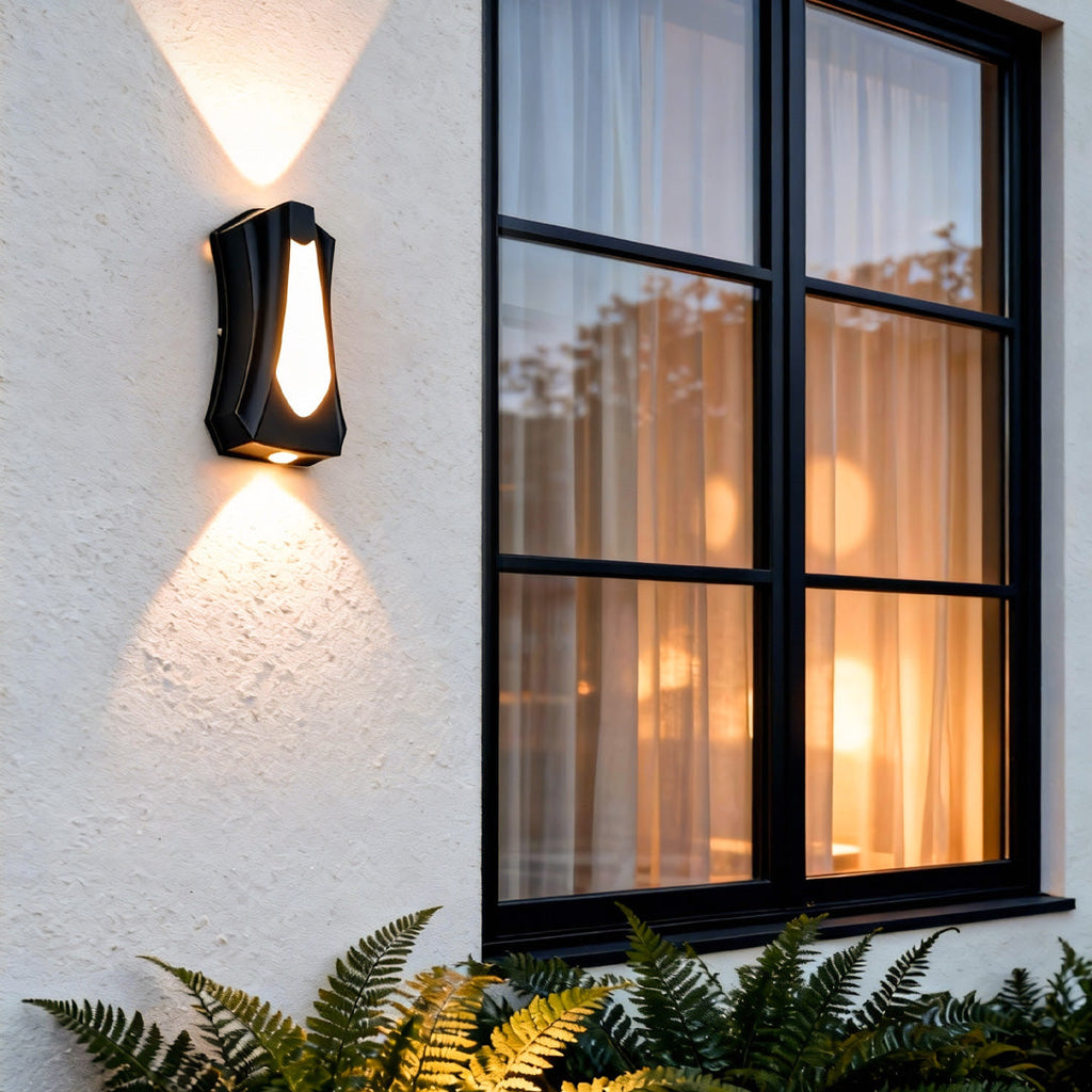 THORNBURY HORIZON LED OUTDOOR SCONCE WITH WEATHERPROOF DESIGN