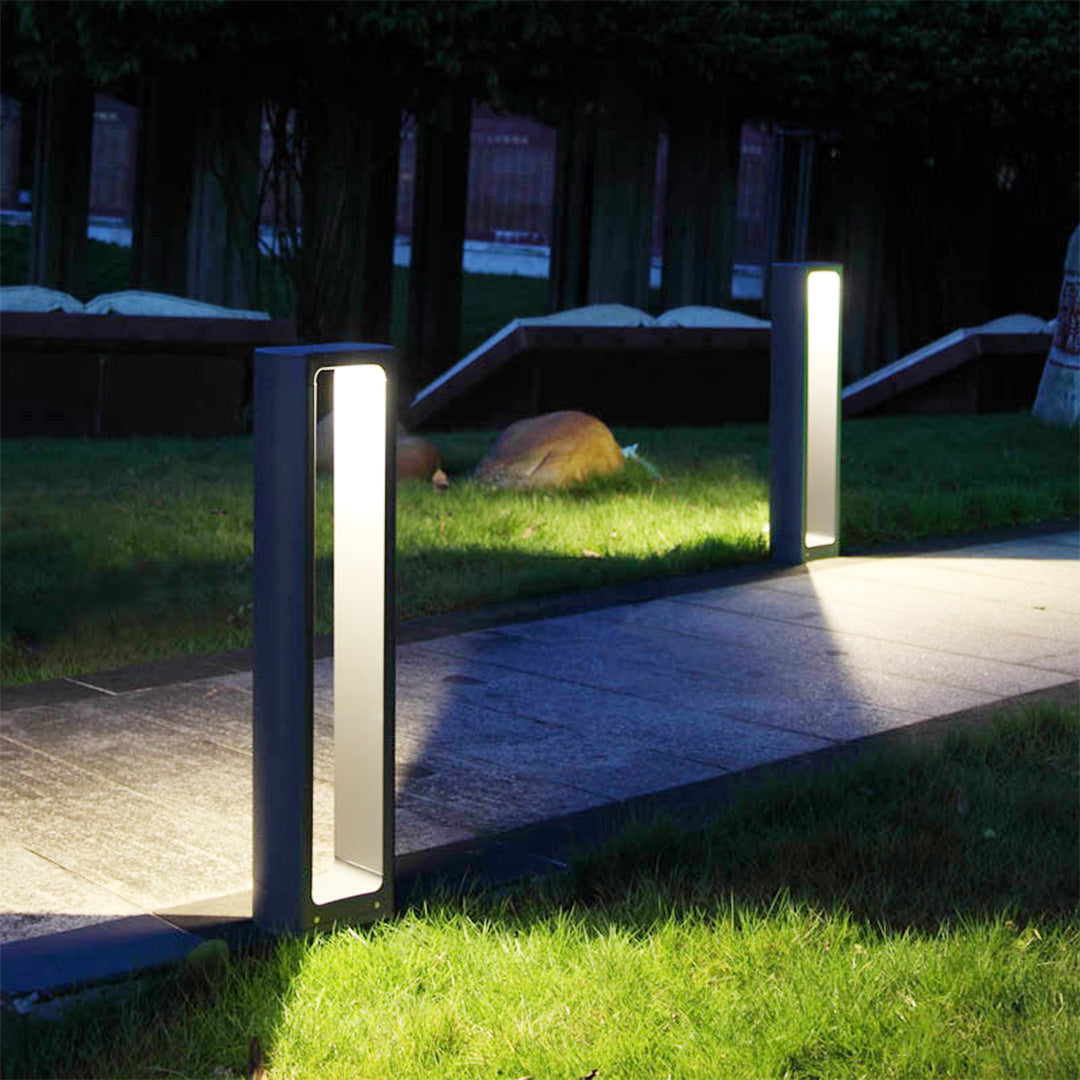 WINDSOR SQUARE OUTDOOR LED PATHWAY LANTERN