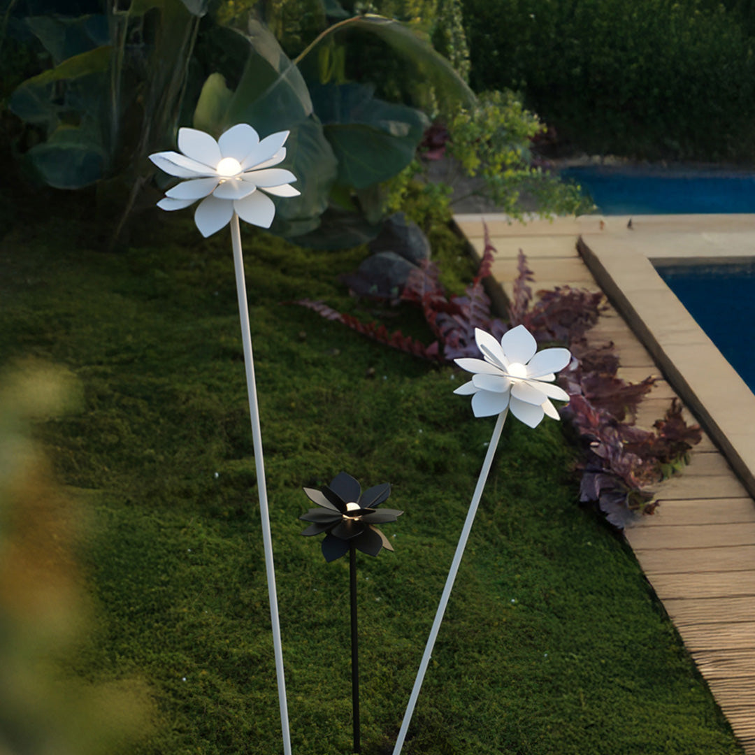 WINTHROP GARDEN BLOOM LED LIGHTS IN WHITE, WEATHER-RESISTANT FLOWER DESIGN