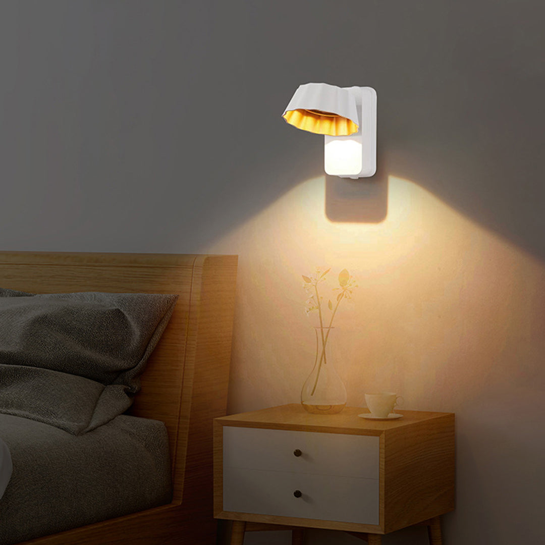 WINDSOR HEIGHTS ADJUSTABLE OUTDOOR WALL LANTERN