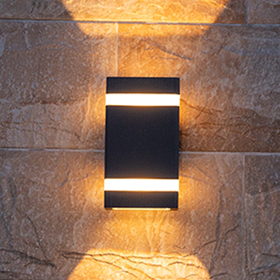 WINTHORPE CAST ALUMINUM OUTDOOR WALL LANTERN - MODERN INDUSTRIAL DESIGN WITH IP65 RATING FOR FACADES