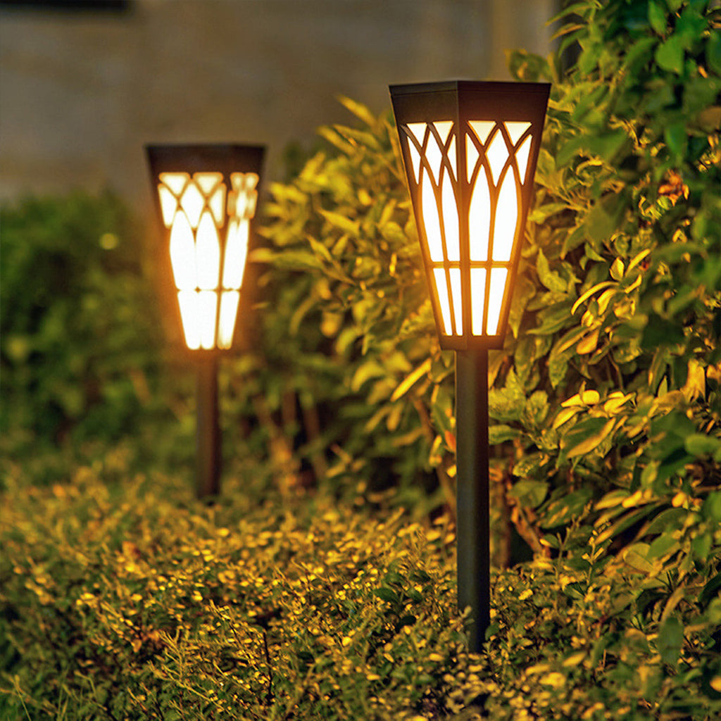 WINDSOR SOLAR-POWERED GARDEN LANTERN POST