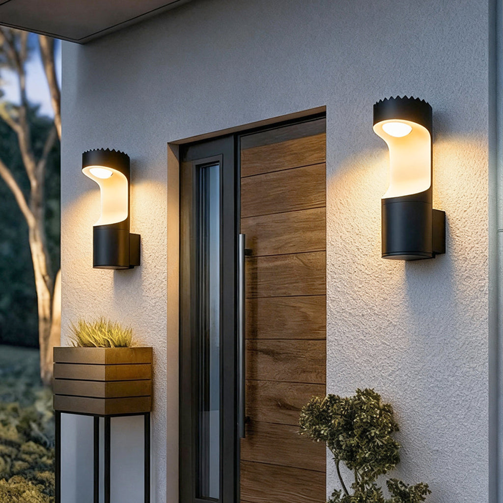 THORNBURY RAINPROOF OUTDOOR WALL LANTERN