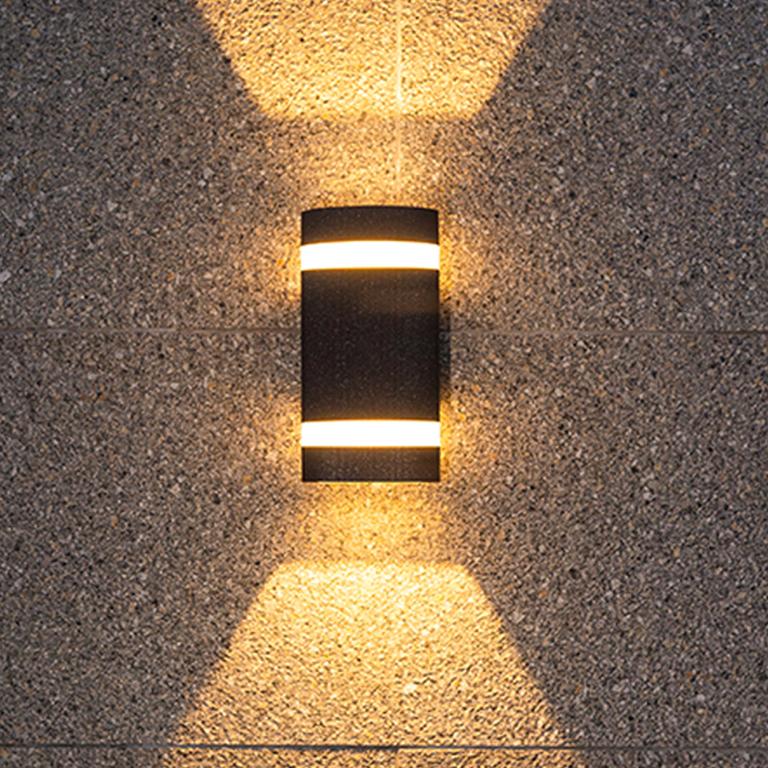 WINTHORPE CAST ALUMINUM OUTDOOR WALL LANTERN - MODERN INDUSTRIAL DESIGN WITH IP65 RATING FOR FACADES