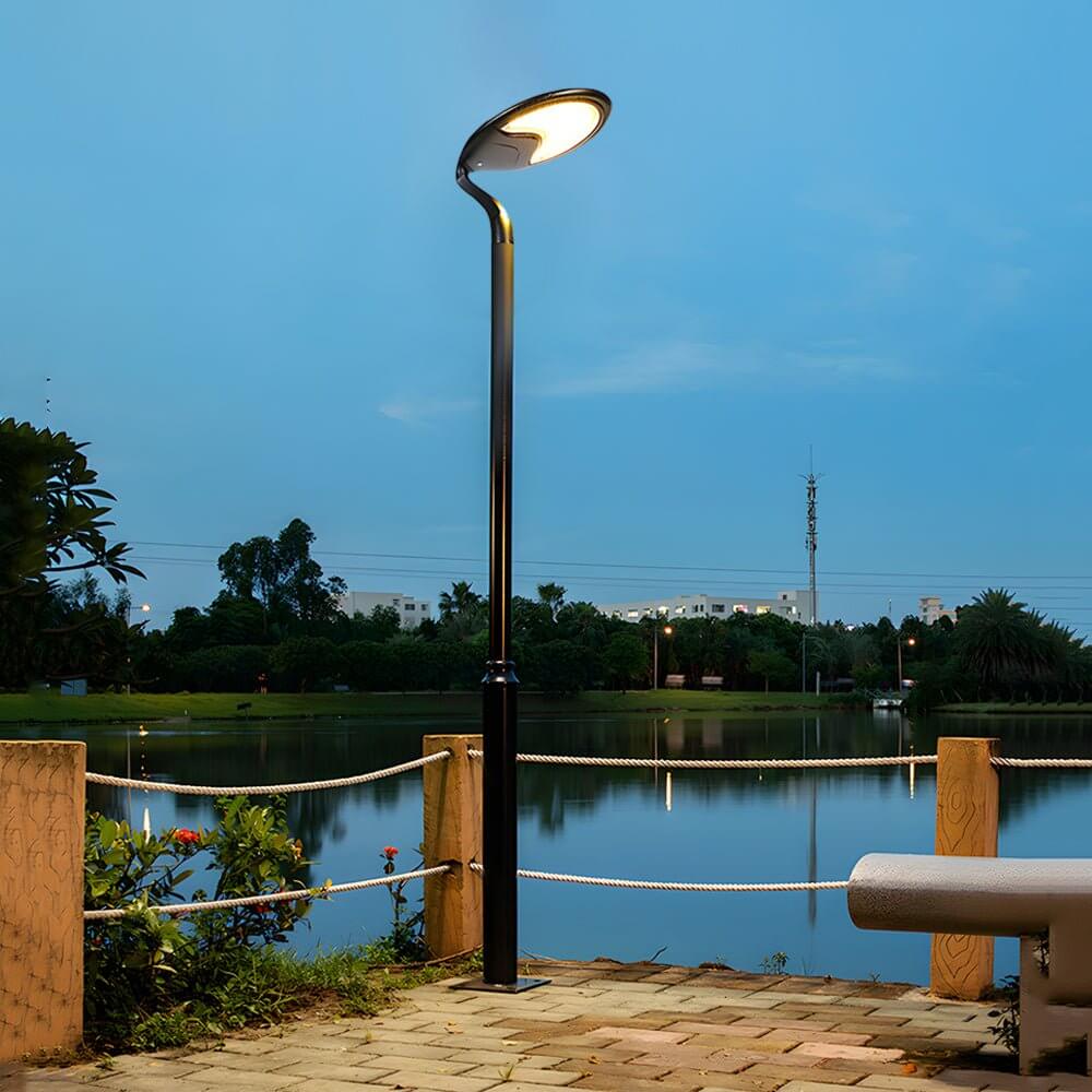 RAVENWOOD SOLAR-POWERED GLOBE POST LANTERN