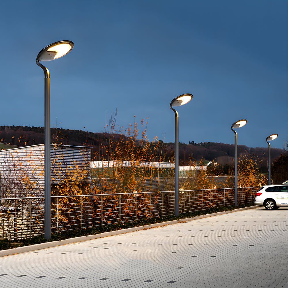 RAVENWOOD SOLAR-POWERED GLOBE POST LANTERN