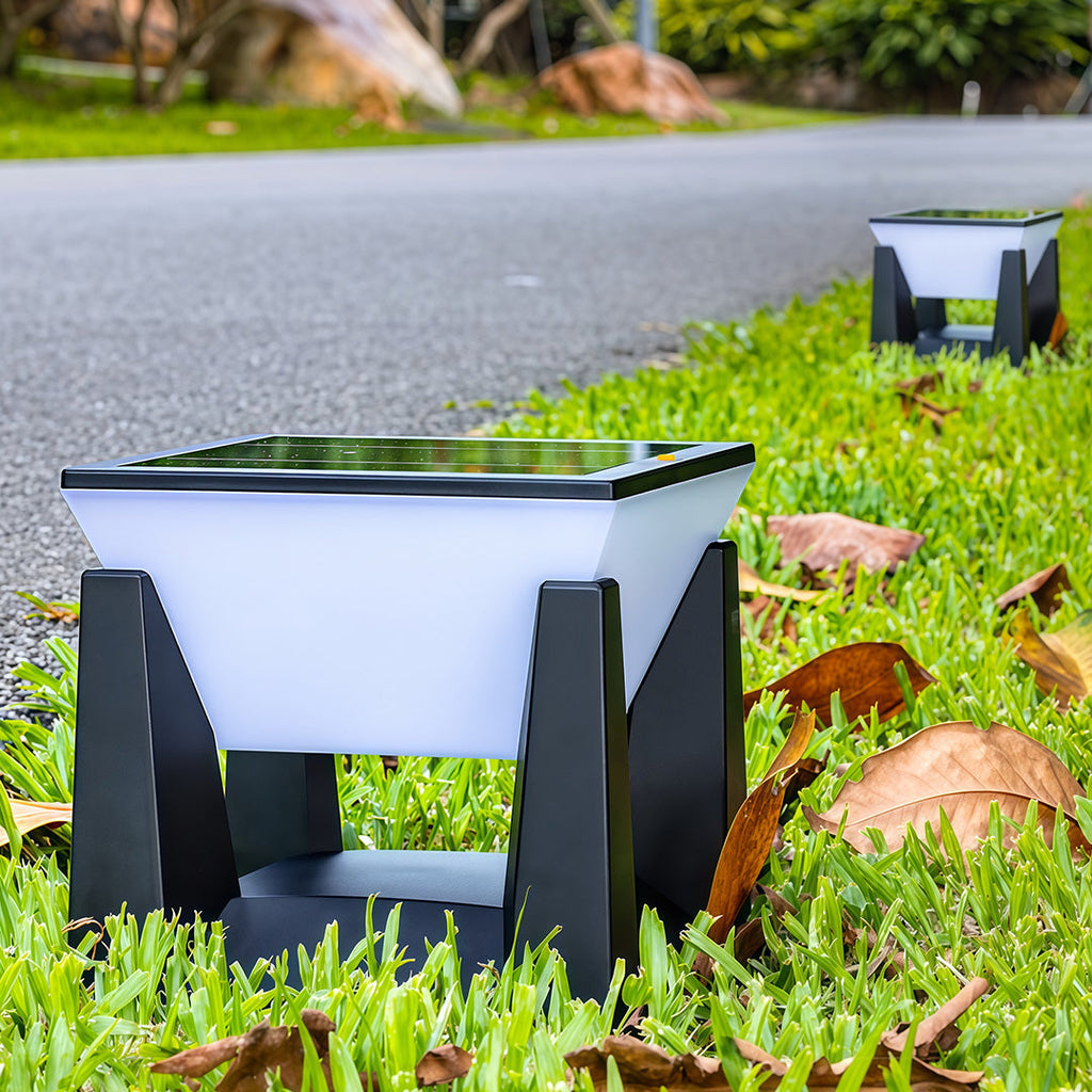 RAVENSCROFT SOLAR GARDEN PILLAR LIGHT WITH WEATHER-RESISTANT DESIGN