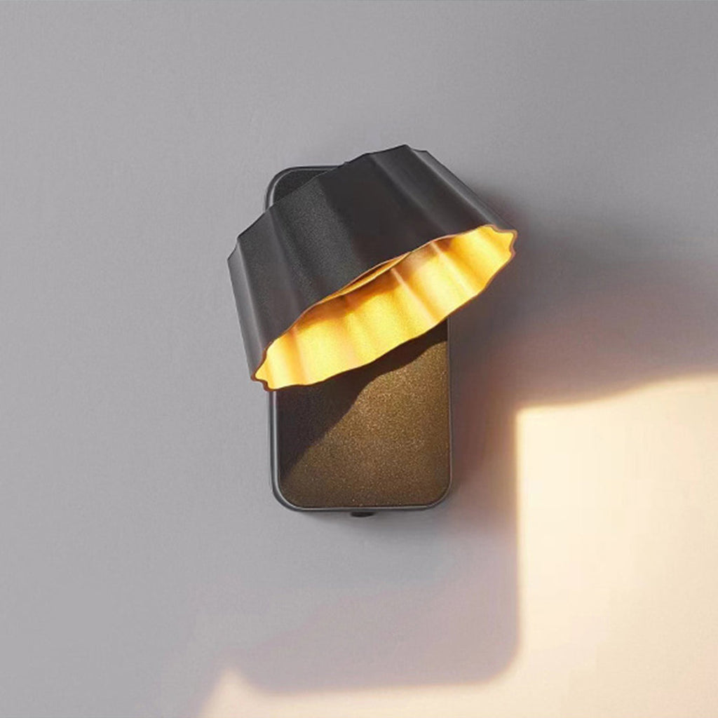 WINDSOR HEIGHTS ADJUSTABLE OUTDOOR WALL LANTERN