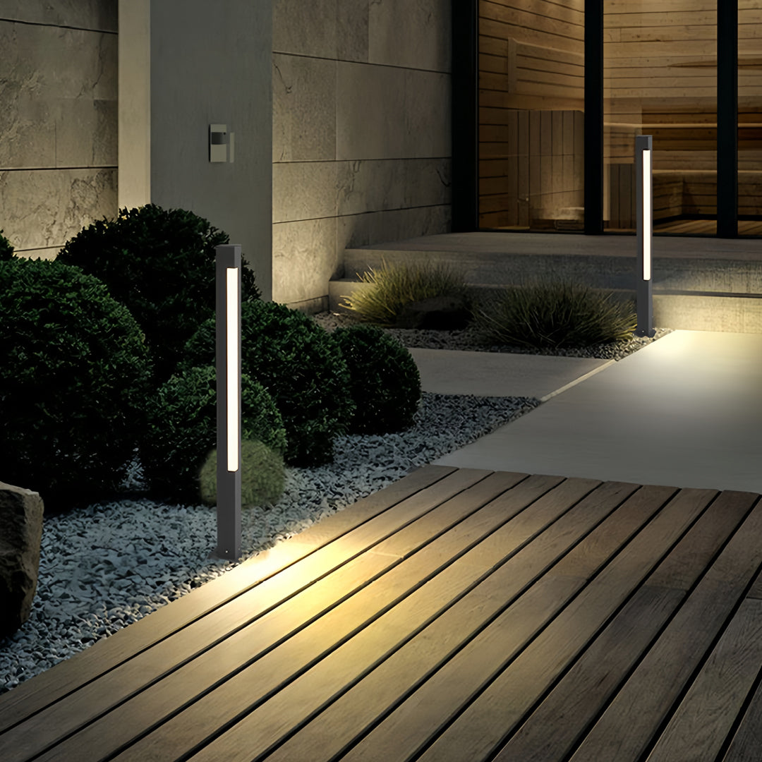 CHATHAM SQUARE OUTDOOR ILLUMINATOR WITH WEATHERPROOF DESIGN