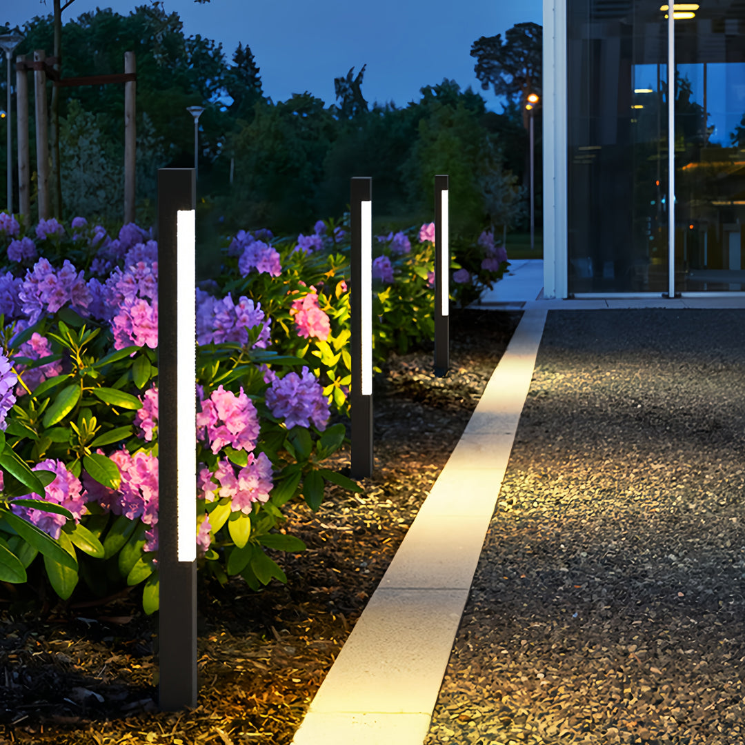 CHATHAM SQUARE OUTDOOR ILLUMINATOR WITH WEATHERPROOF DESIGN