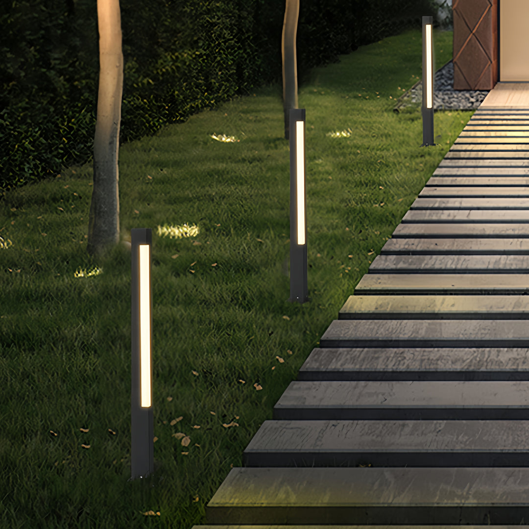 CHATHAM SQUARE OUTDOOR ILLUMINATOR WITH WEATHERPROOF DESIGN