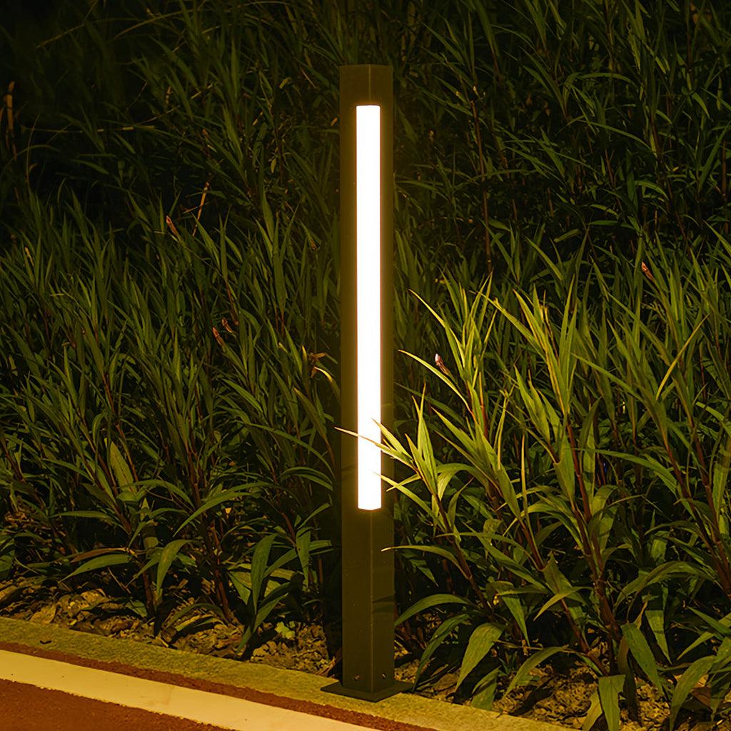 CHATHAM SQUARE OUTDOOR ILLUMINATOR WITH WEATHERPROOF DESIGN