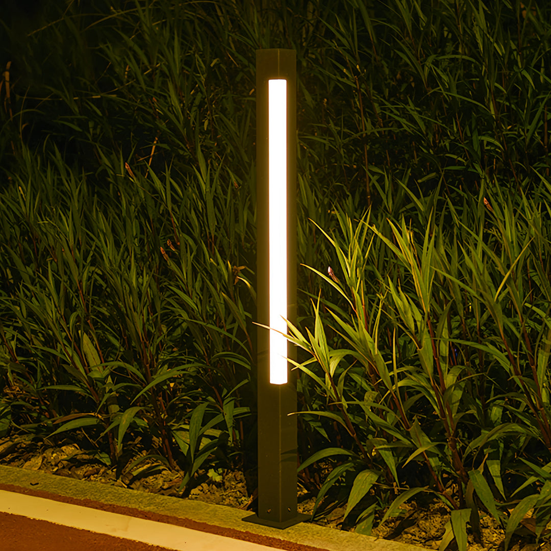 CHATHAM SQUARE OUTDOOR ILLUMINATOR WITH WEATHERPROOF DESIGN