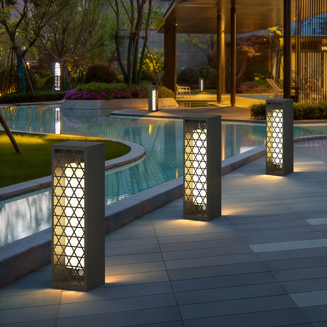 RAVENSWORTH WEATHERPROOF GARDEN LANTERN