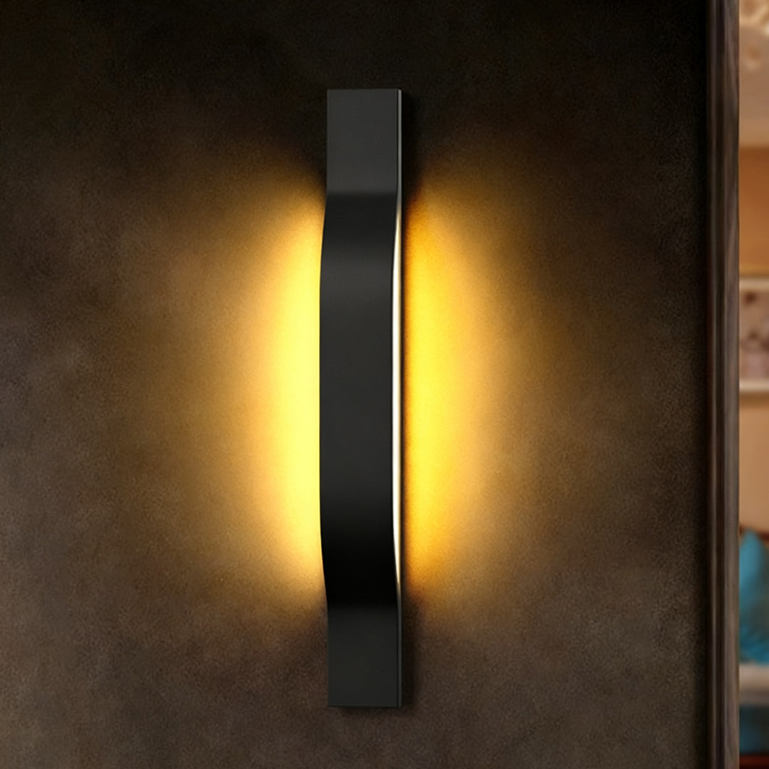 THORNBURY WEATHERPROOF OUTDOOR WALL LANTERN