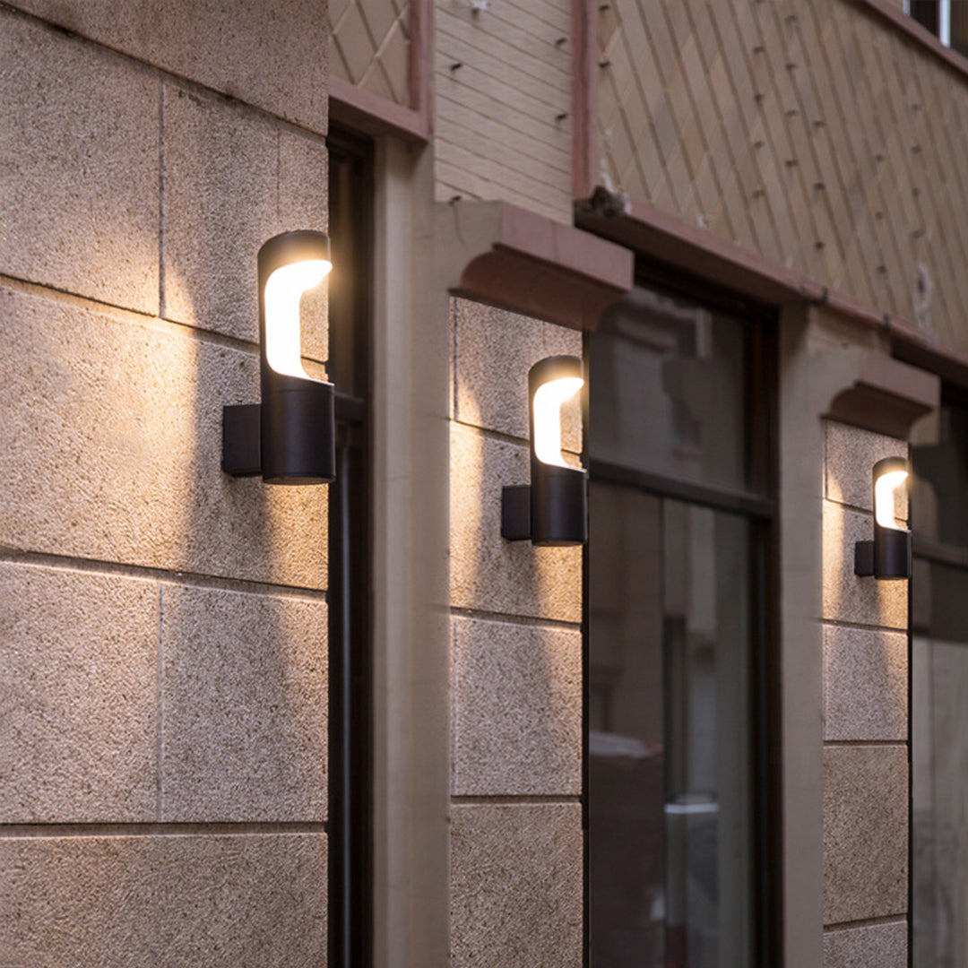 THORNBURY RAINPROOF OUTDOOR WALL LANTERN