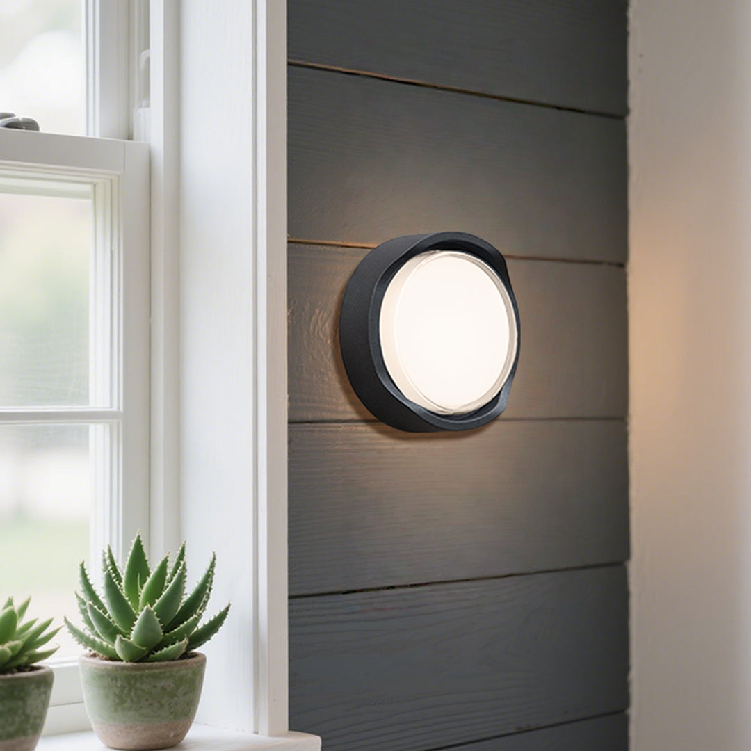 BLACKWATER RAINPROOF OUTDOOR WALL SCONCE IN MINIMALIST DESIGN