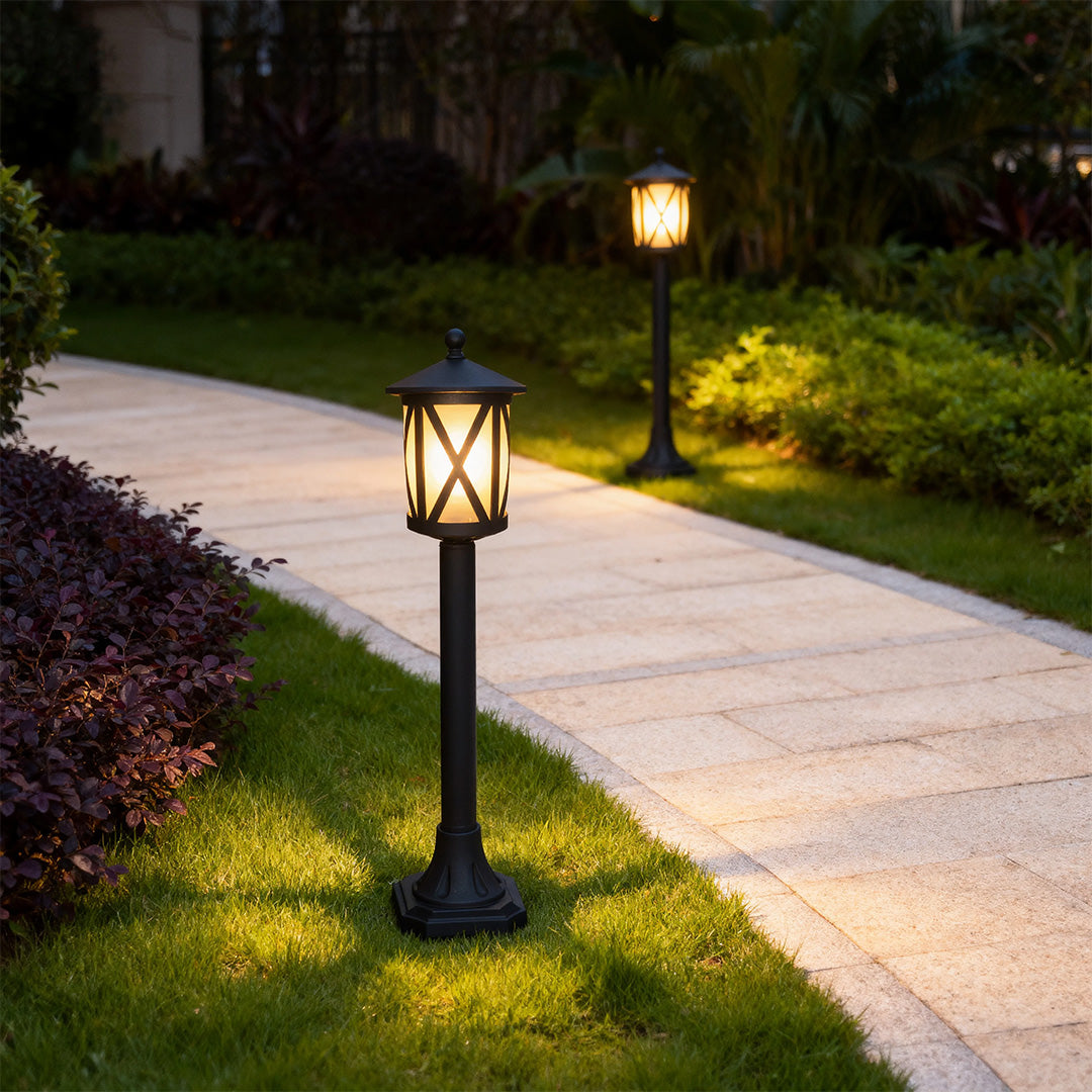 WINTHORPE ALUMINUM GARDEN SPOTLIGHT WITH LED ILLUMINATION