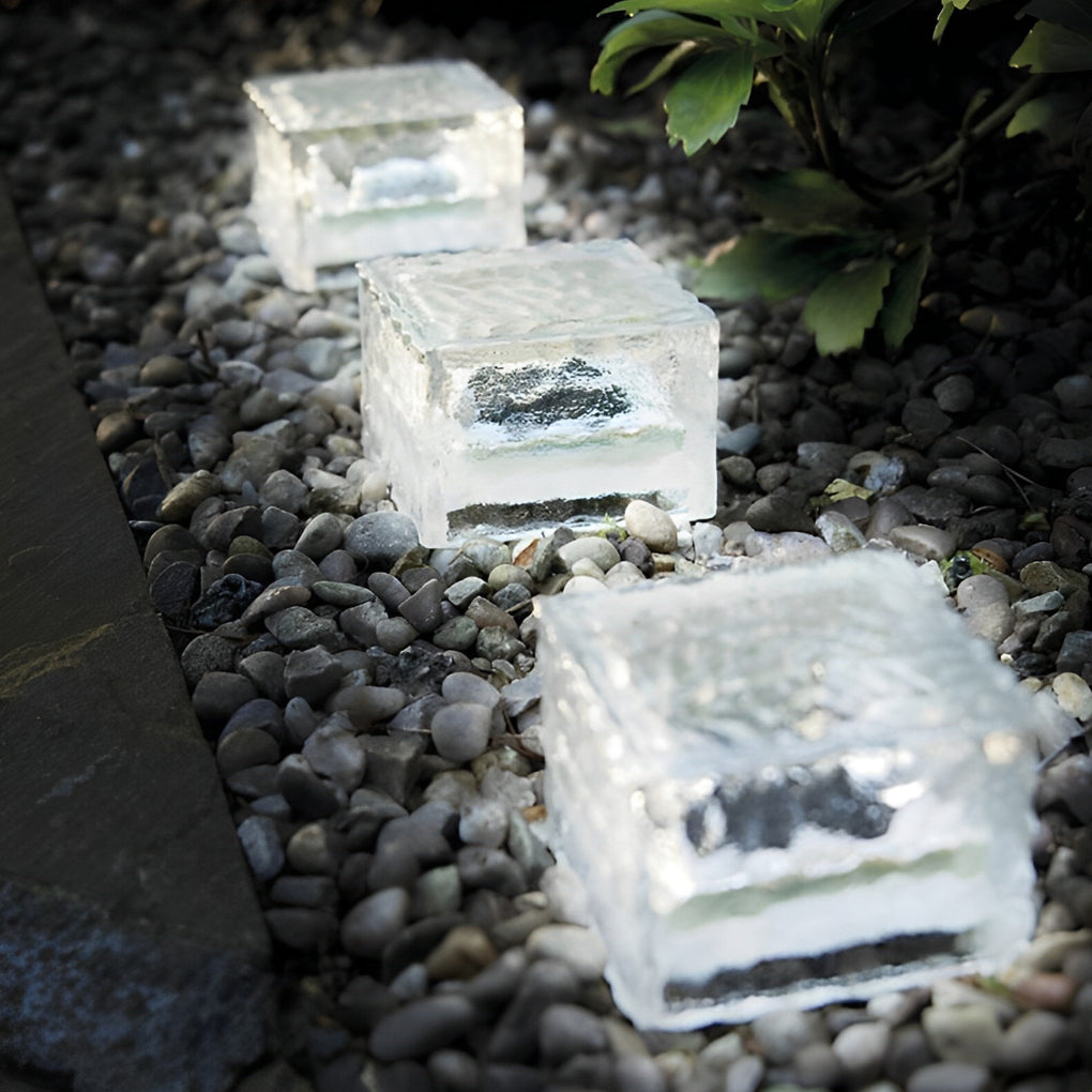 WINTERBOURNE SOLAR-POWERED ICE CUBE PATHWAY LANTERN
