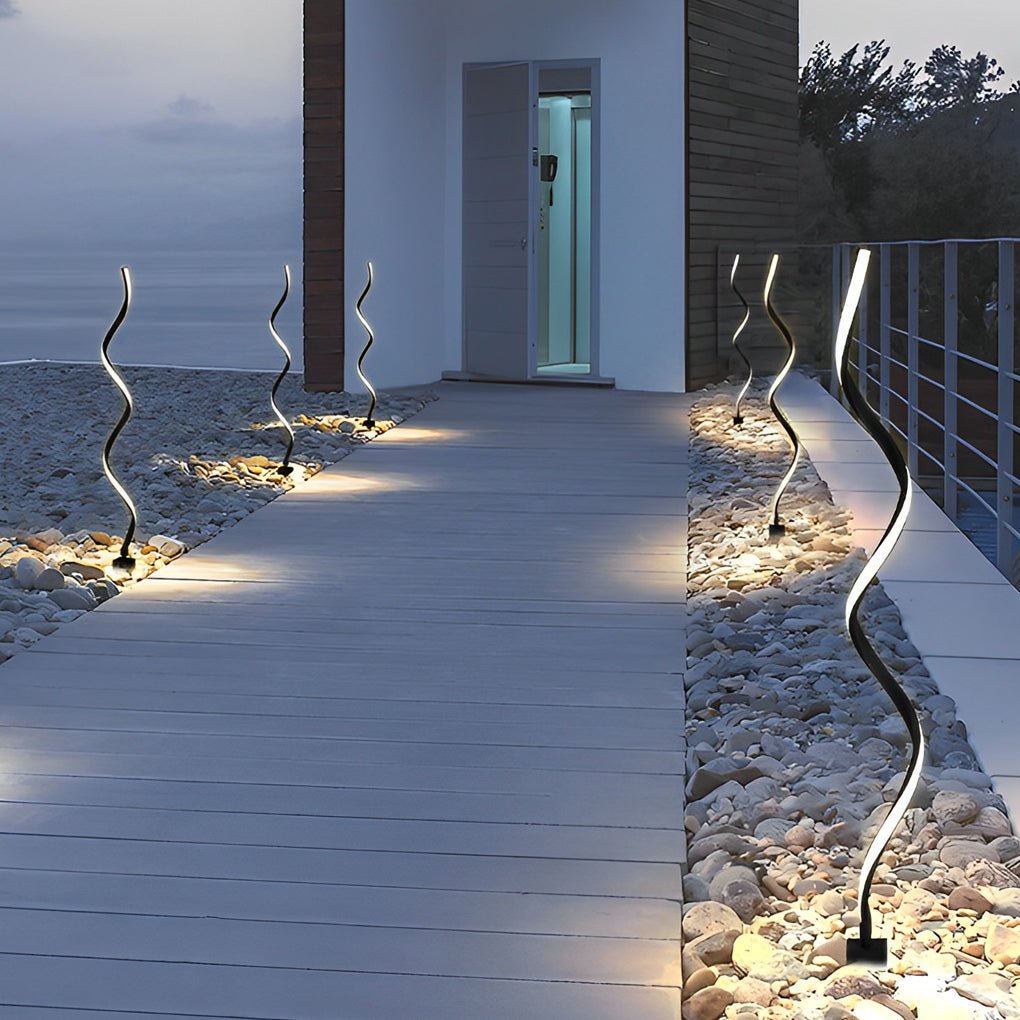 BRACKENSHIRE TWISTED SEAWEED SOLAR GARDEN ILLUMINATORS