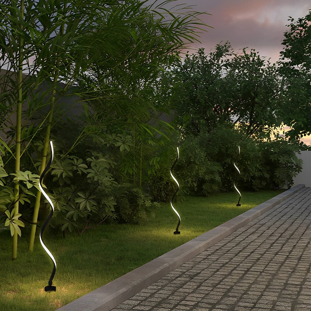BRACKENSHIRE TWISTED SEAWEED SOLAR GARDEN ILLUMINATORS