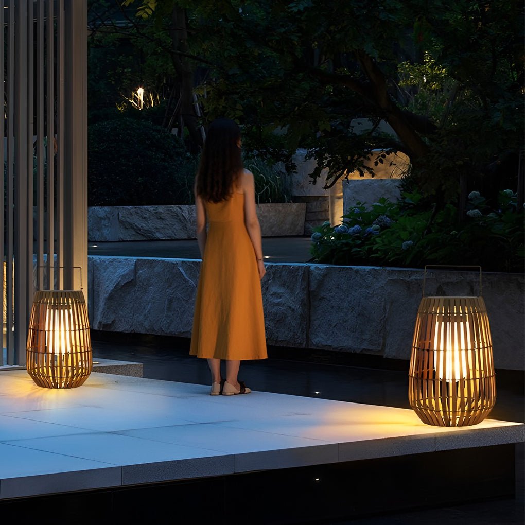 WINDSOR RATTAN SOLAR SUSPENDED LANTERN