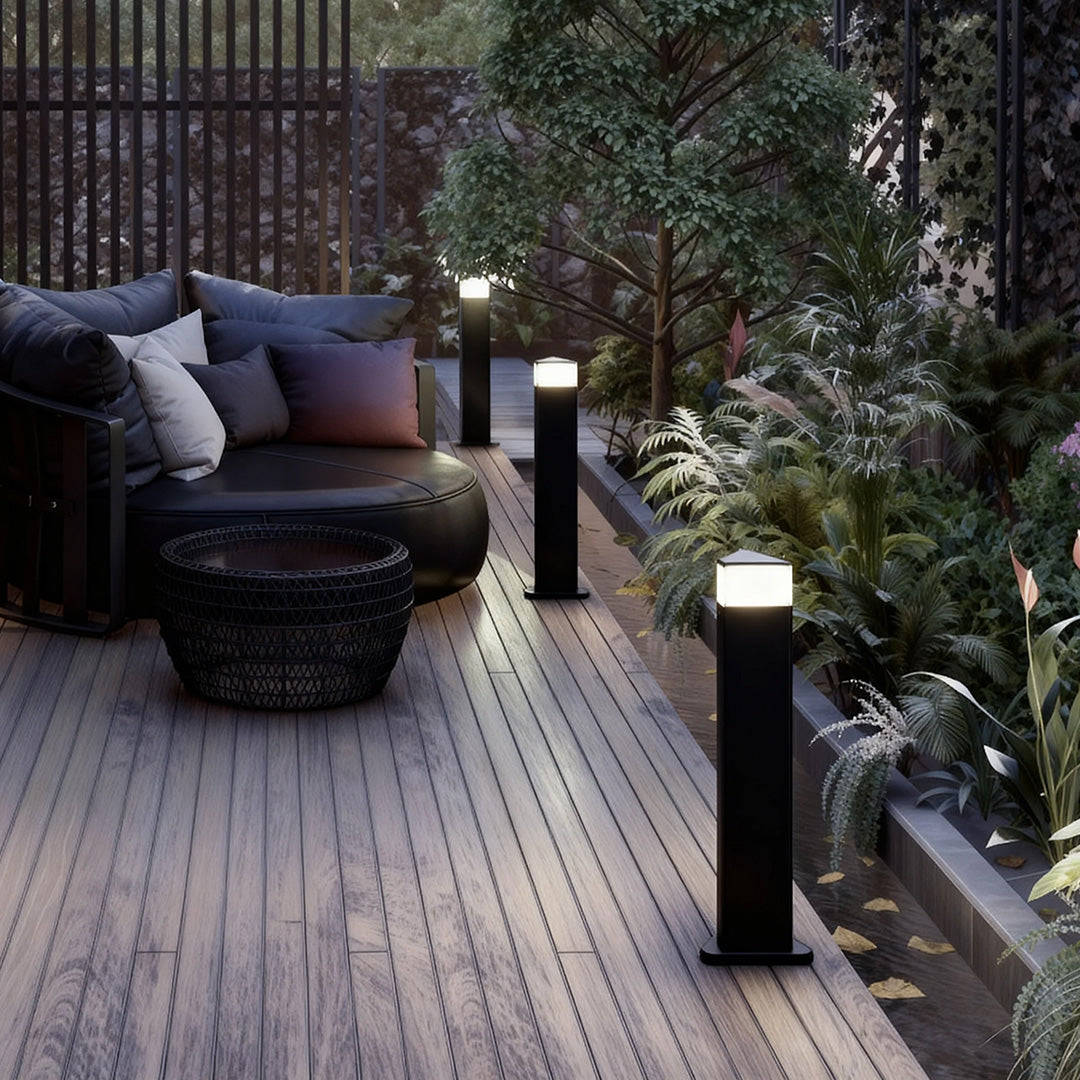 WINTHROP RAINPROOF LED PATHLIGHT WITH MODERN AESTHETIC