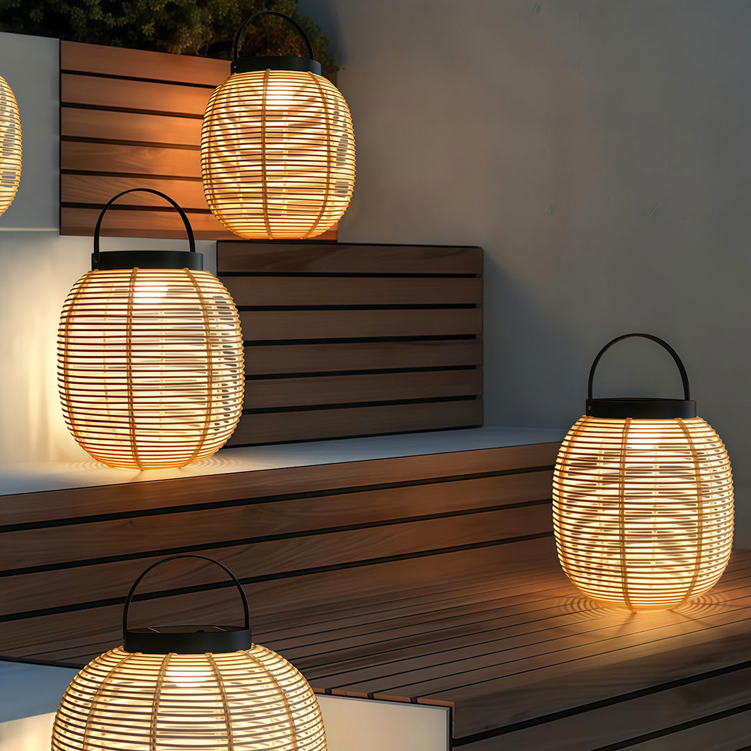 FENWICK SOLAR GLOWING GARDEN LANTERN