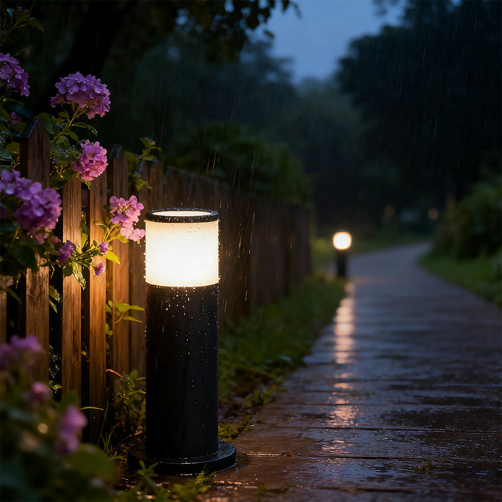 CHARLESTON GLOWING GARDEN BOLLARD LIGHTS
