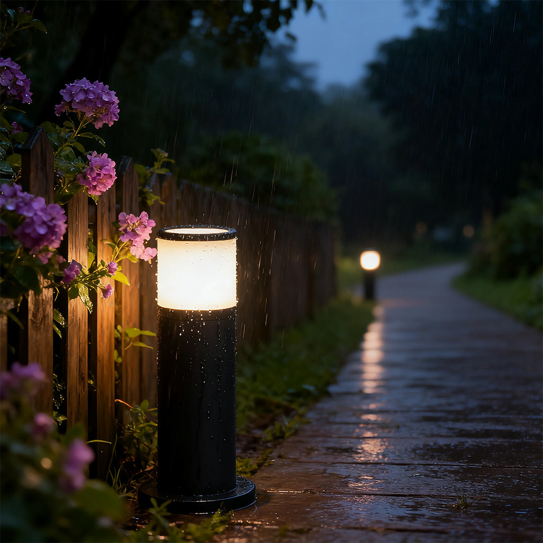 CHARLESTON GLOWING GARDEN BOLLARD LIGHTS