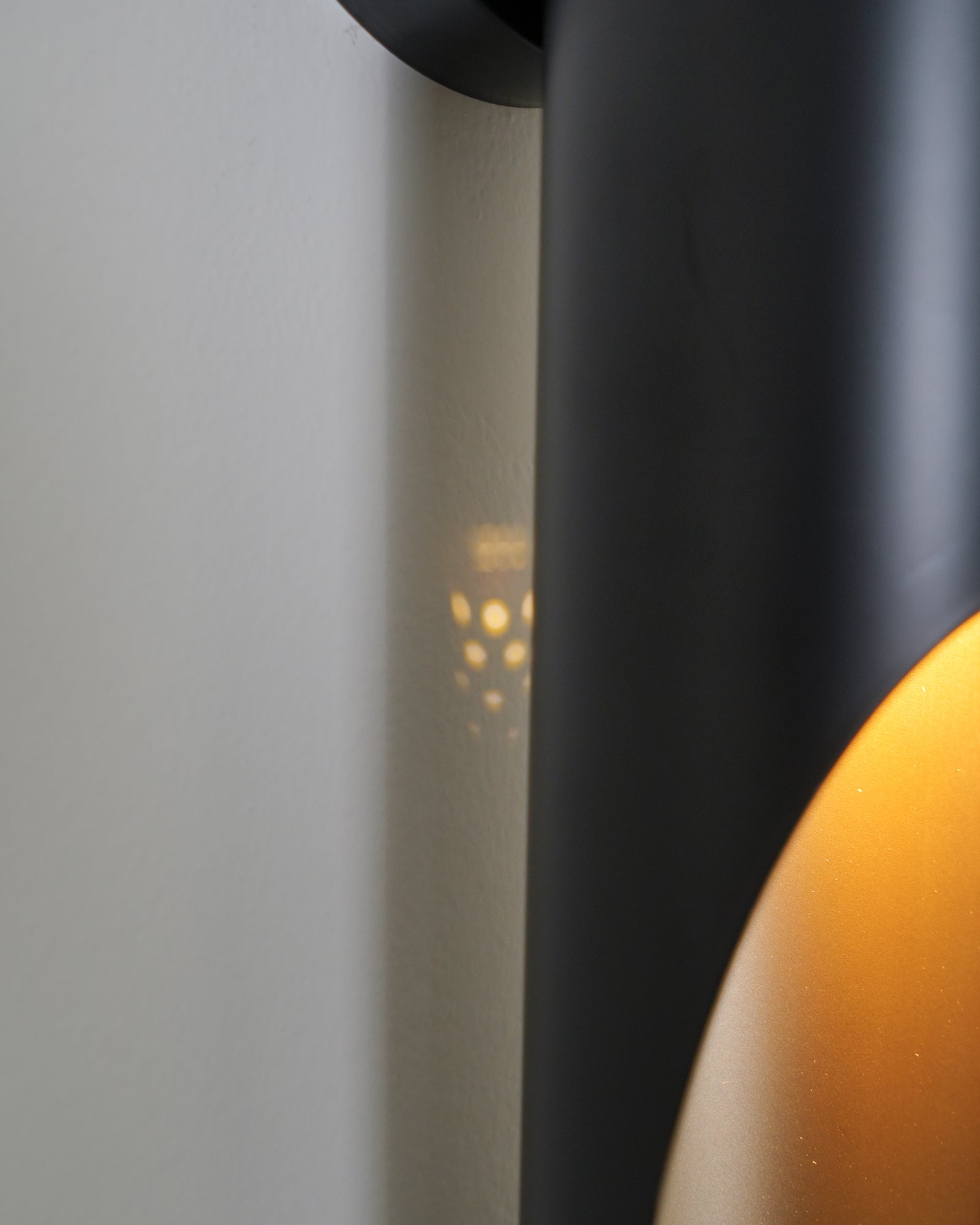 WINTHROP TAPERED GLASS WALL SCONCE