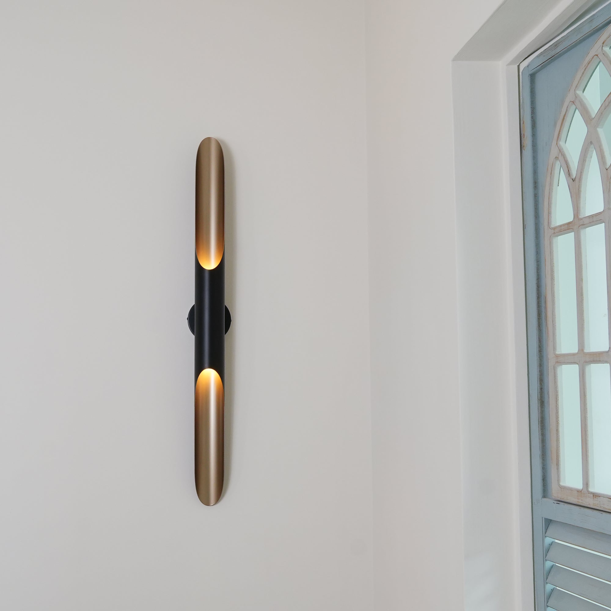 WINTHROP TAPERED GLASS WALL SCONCE