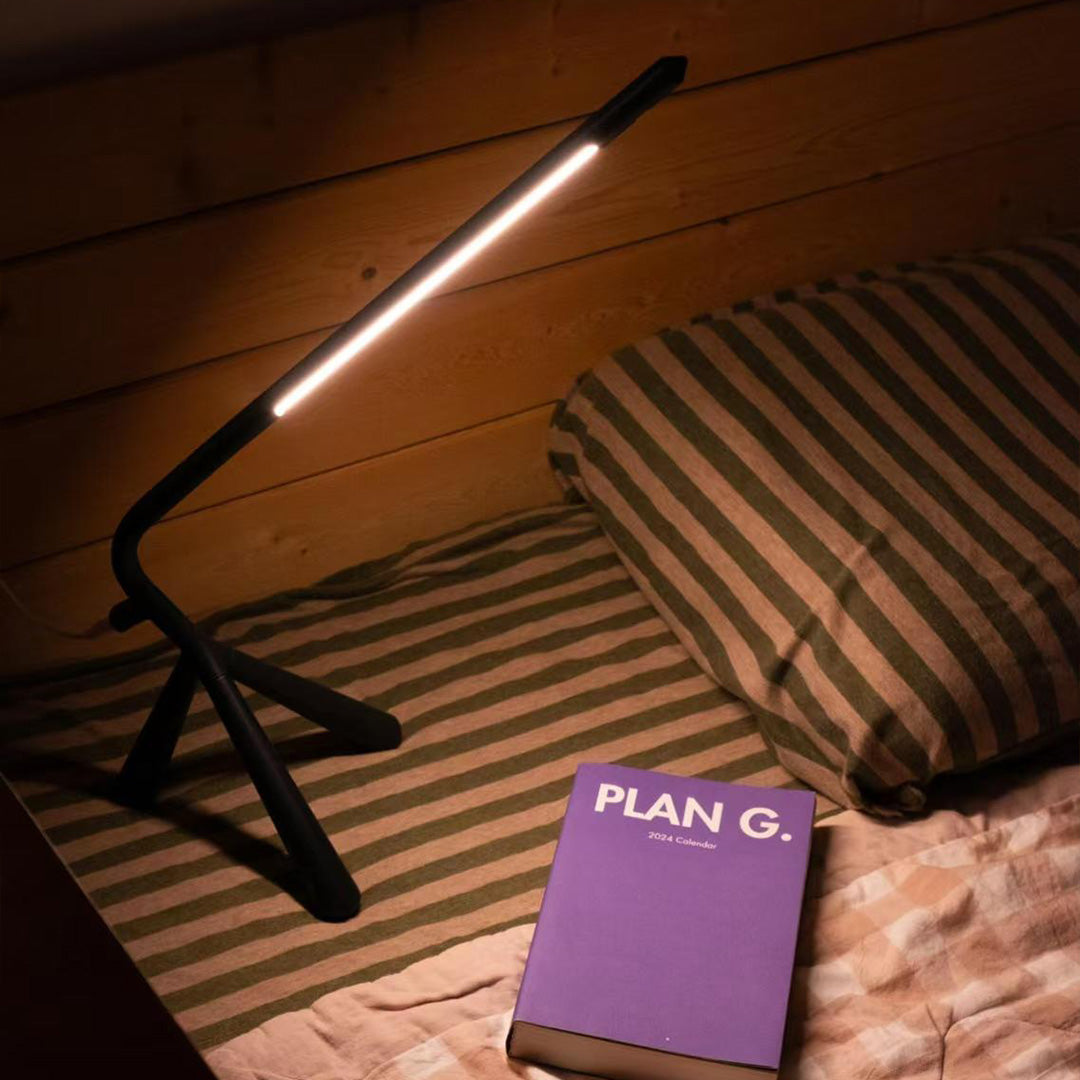 THISTLEWOOD TRIPOD LED LAMP WITH ROTATABLE SHADE