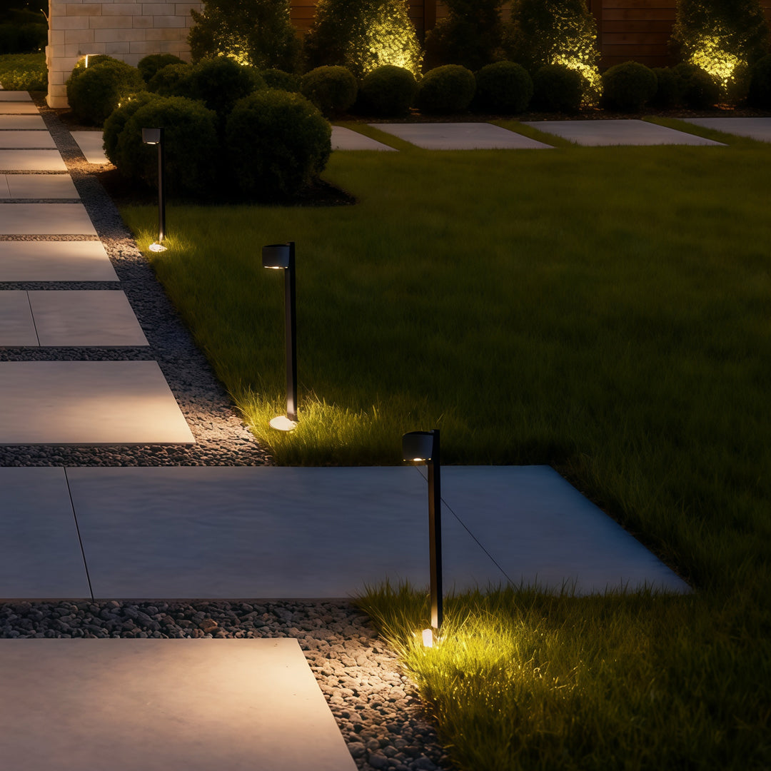 WINDSOR GARDEN PATHWAY ILLUMINATOR IN ANODIZED ALUMINUM