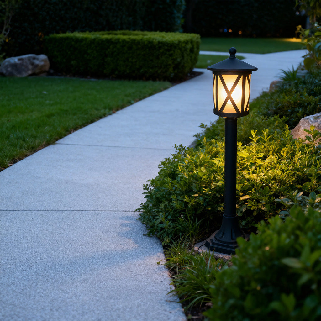 WINTHORPE ALUMINUM GARDEN SPOTLIGHT WITH LED ILLUMINATION