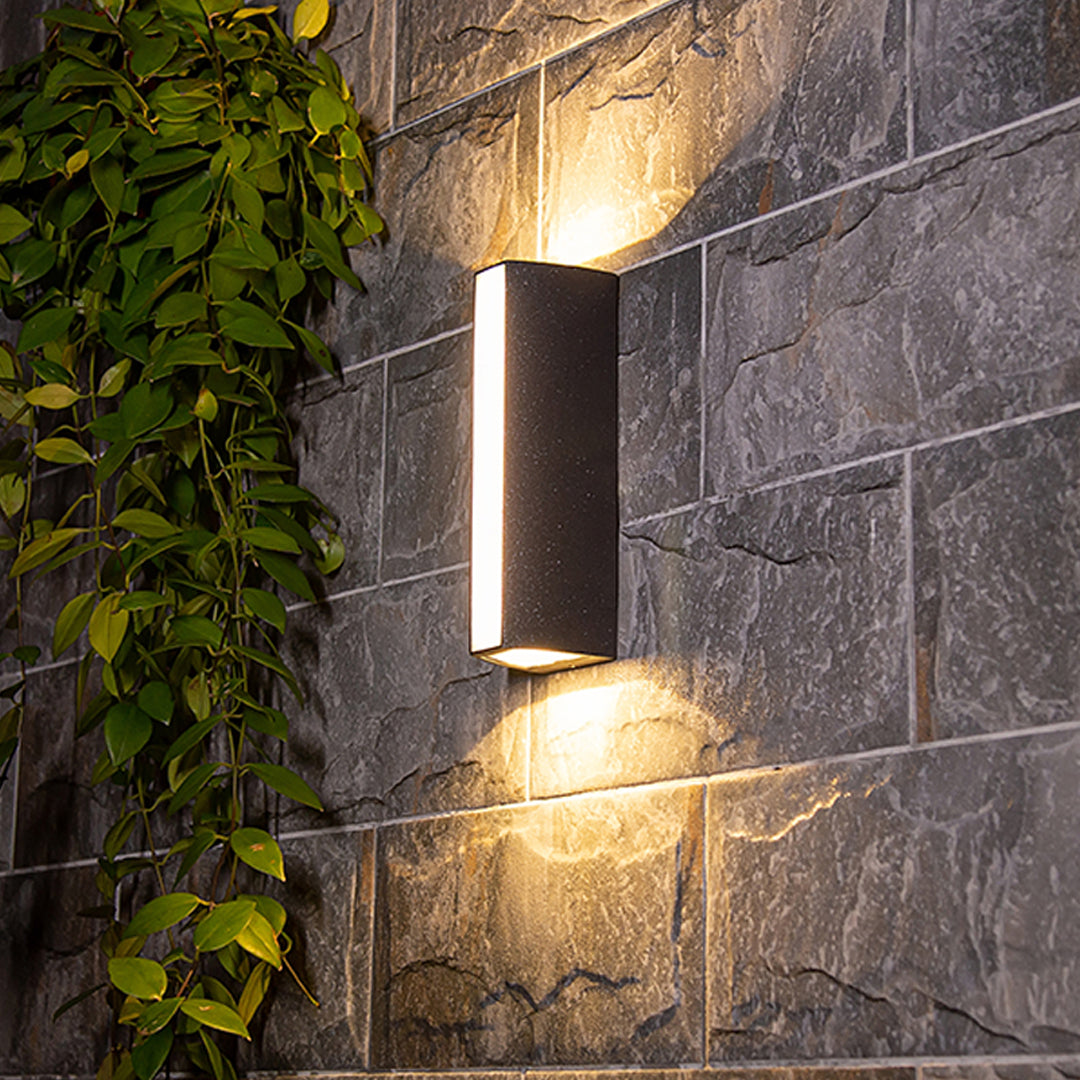 RAVENWOOD MODERN OUTDOOR STRIP LIGHTING FIXTURE