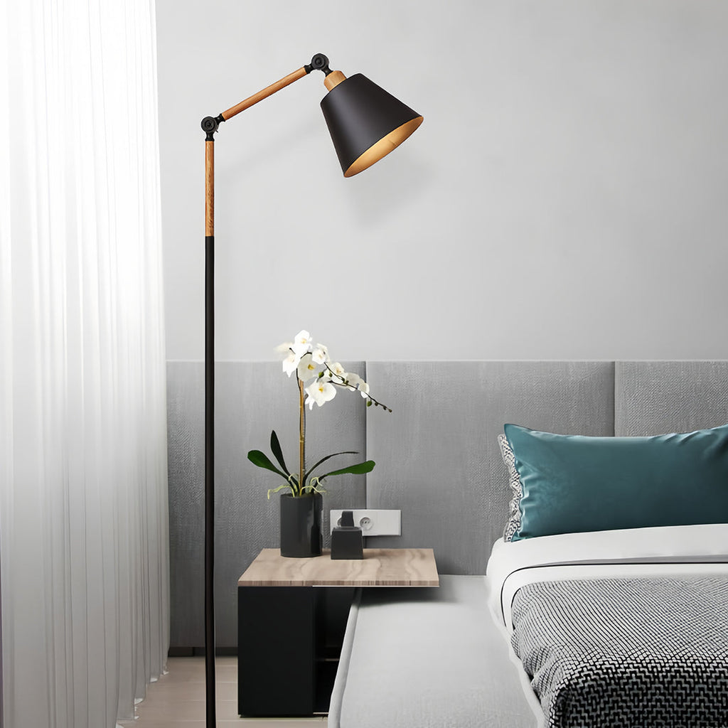 RAVENHALL METALLIC ADJUSTABLE LAMP POST