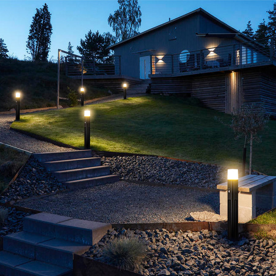 WINDSOR SOLAR ILLUMINATION PATHWAY BOLLARD WITH MOTION DETECTION