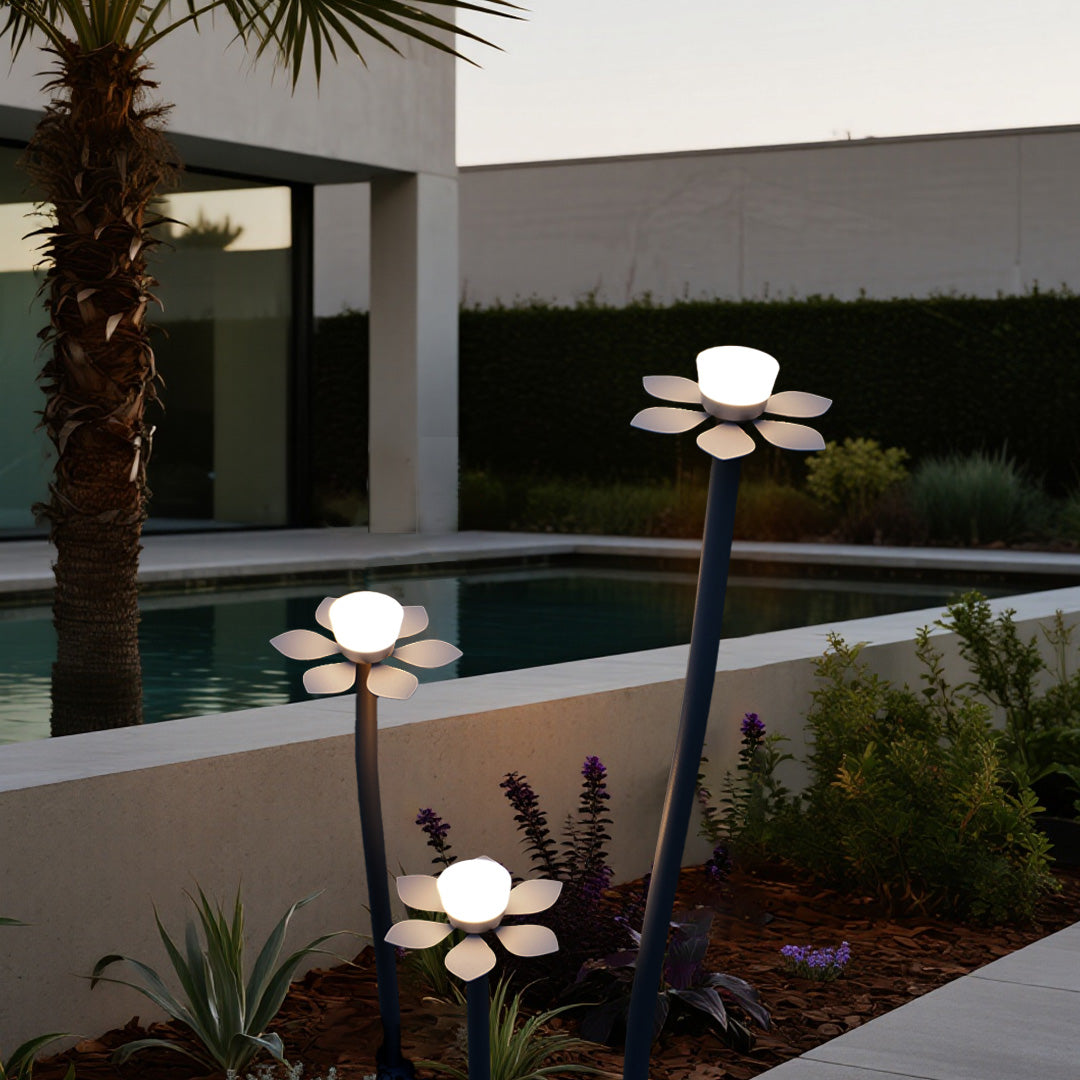 WINDSOR GARDEN PATH ILLUMINATORS - WEATHER-RESISTANT LED LIGHTING