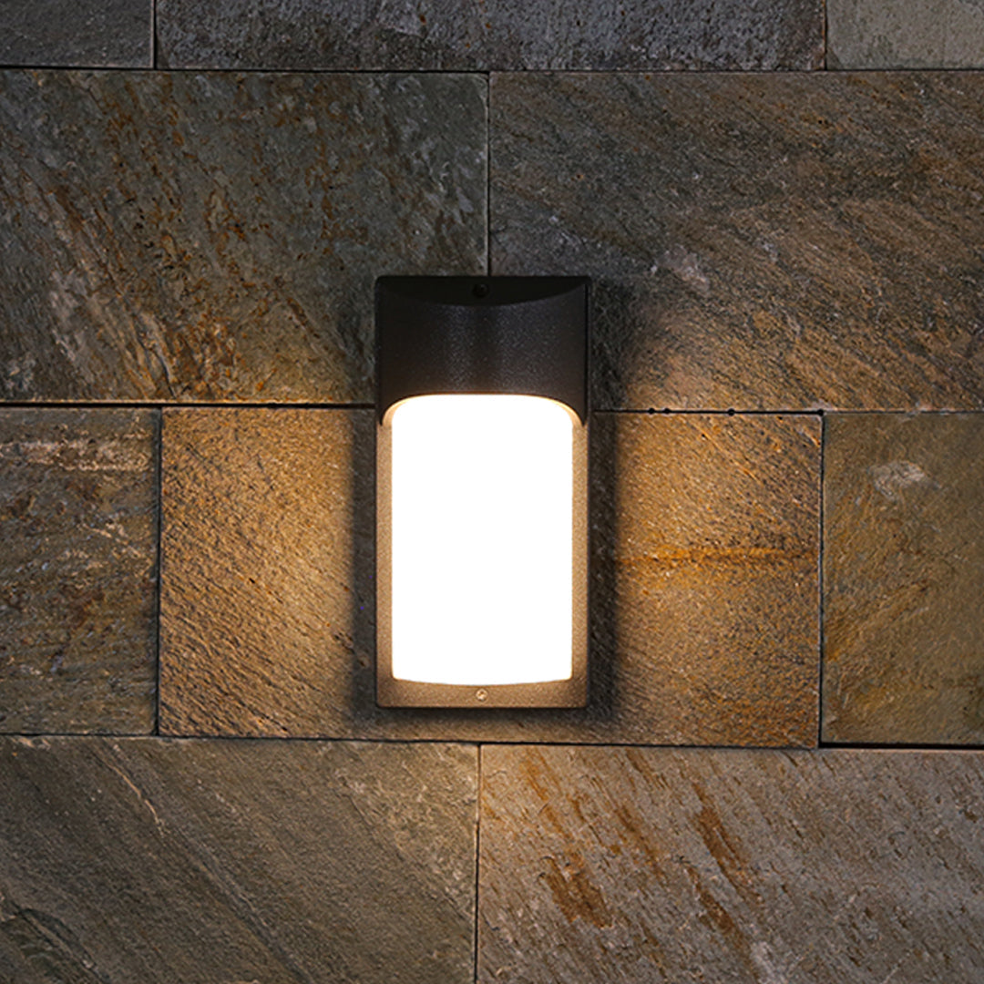 RAVENWOOD WEATHERPROOF OUTDOOR WALL LANTERN