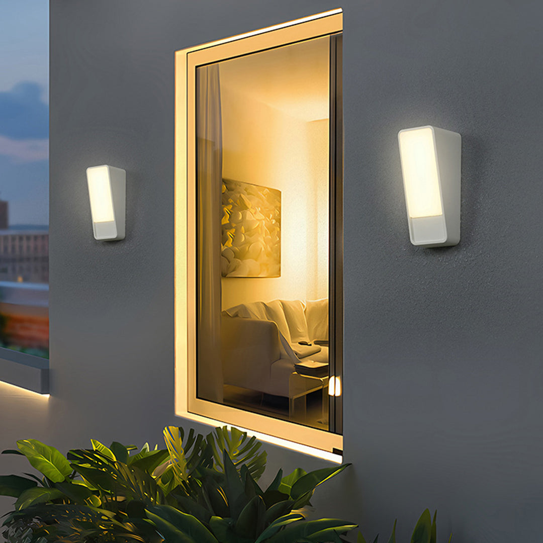 WINTHROP SQUARE ALUMINUM OUTDOOR LED ILLUMINATOR