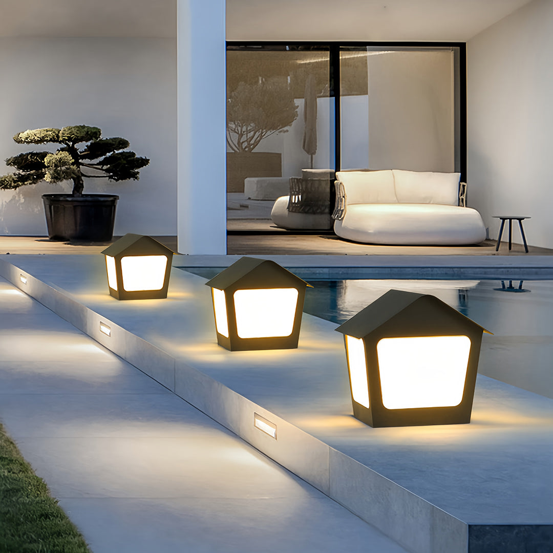 WINDSOR GARDEN POST ILLUMINATORS - ARTISANAL SCULPTED LIGHTS FOR OUTDOOR SPACES