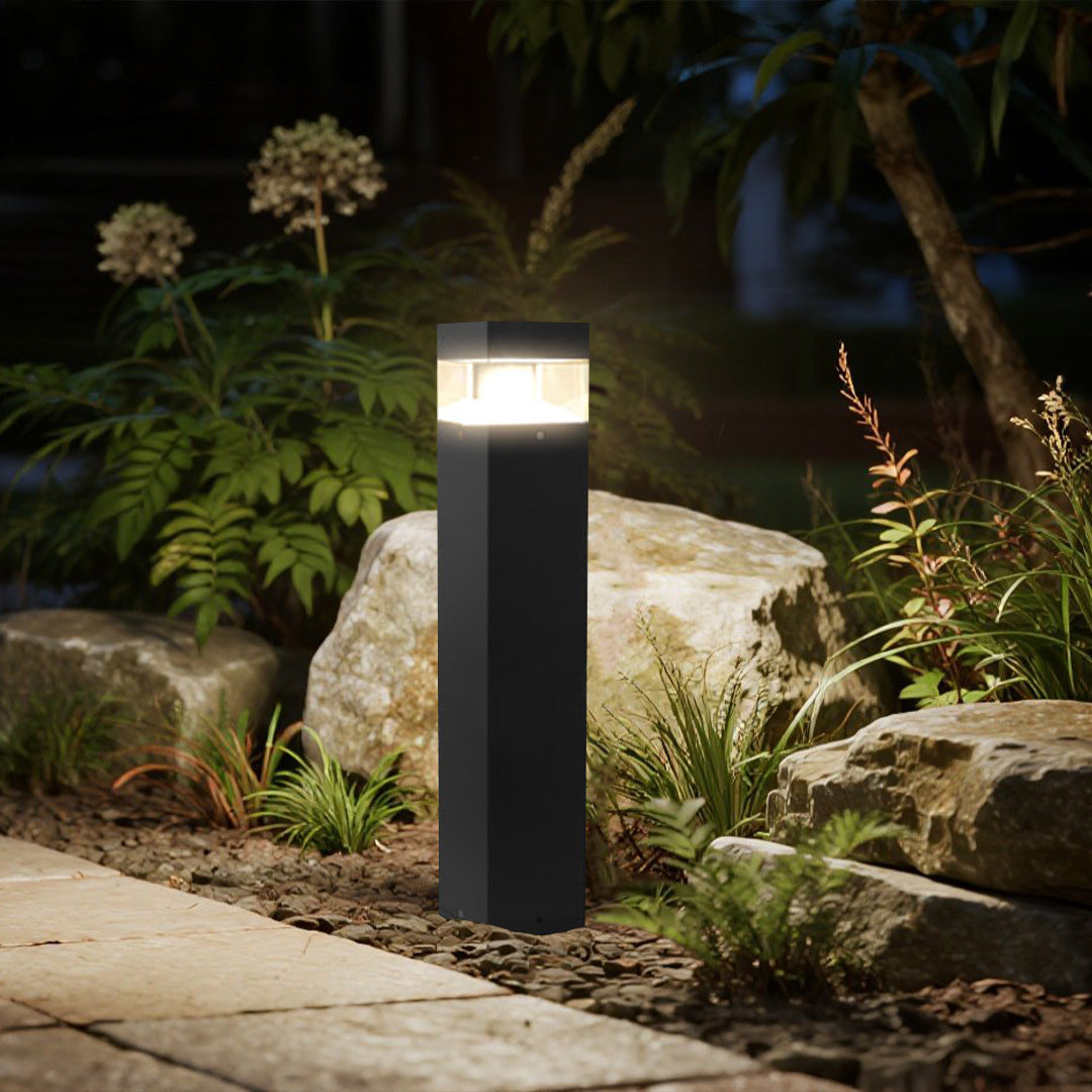 FENWICK METAL GARDEN PATHWAY ILLUMINATORS