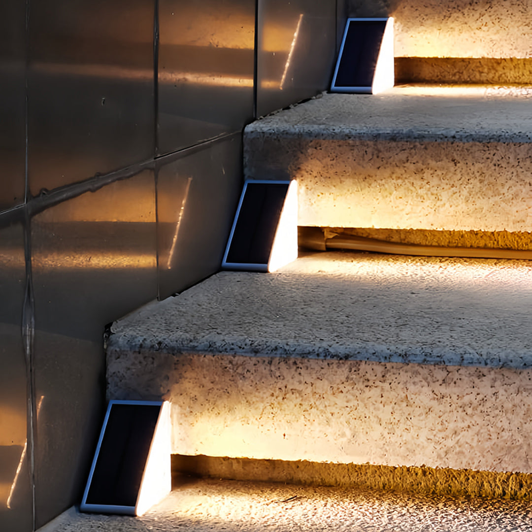 WINDSOR GLOW SOLAR DECK ILLUMINATORS - AUTOMATICALLY WATERPROOF RGB LIGHTING