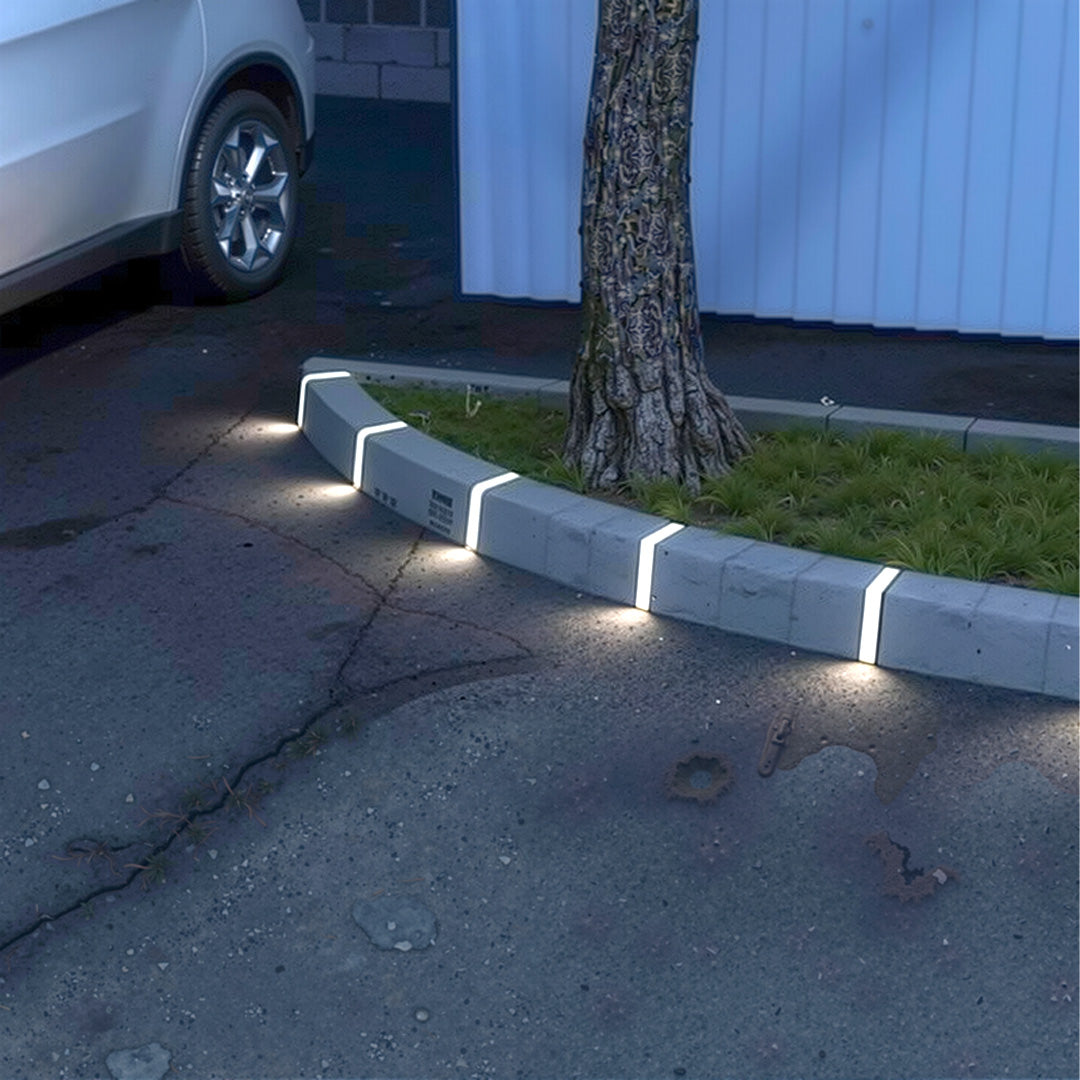 WINTHORPE AQUA-RESISTANT STEP LANTERN FOR COURTYARD ILLUMINATION