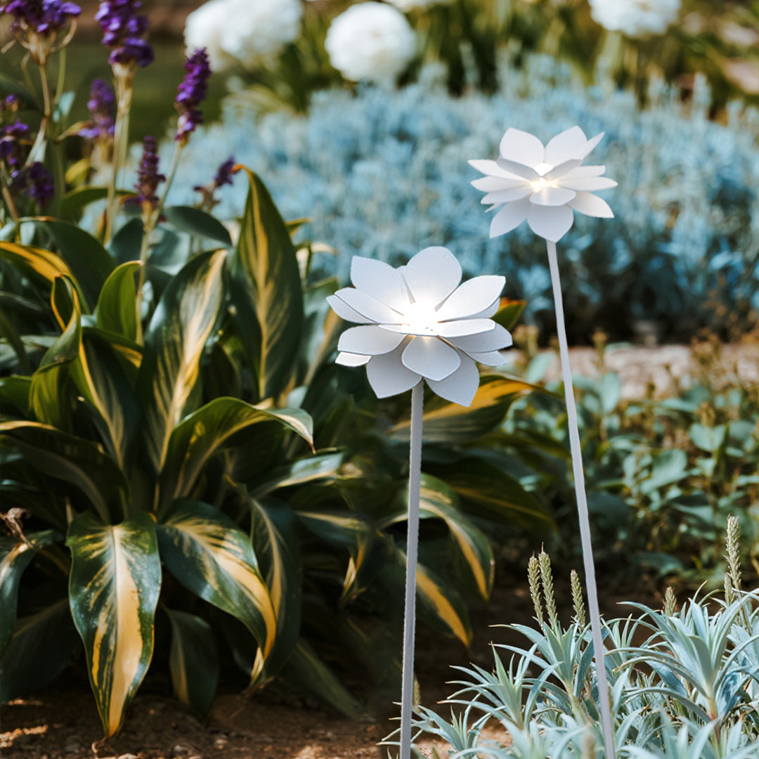 WINTHROP GARDEN BLOOM LED LIGHTS IN WHITE, WEATHER-RESISTANT FLOWER DESIGN