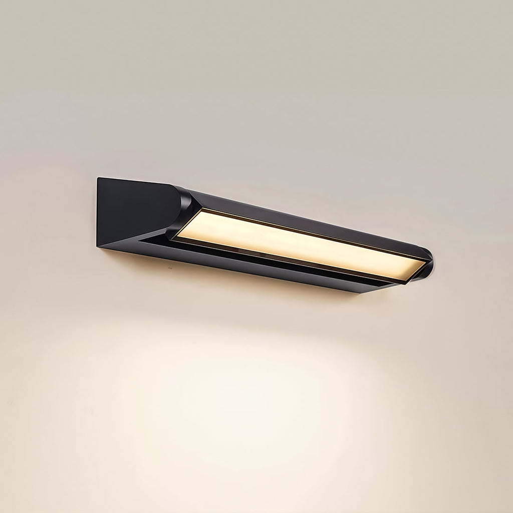 FENWICK ROTARY WALL-MOUNTED LED STRIP LUMINAIRE