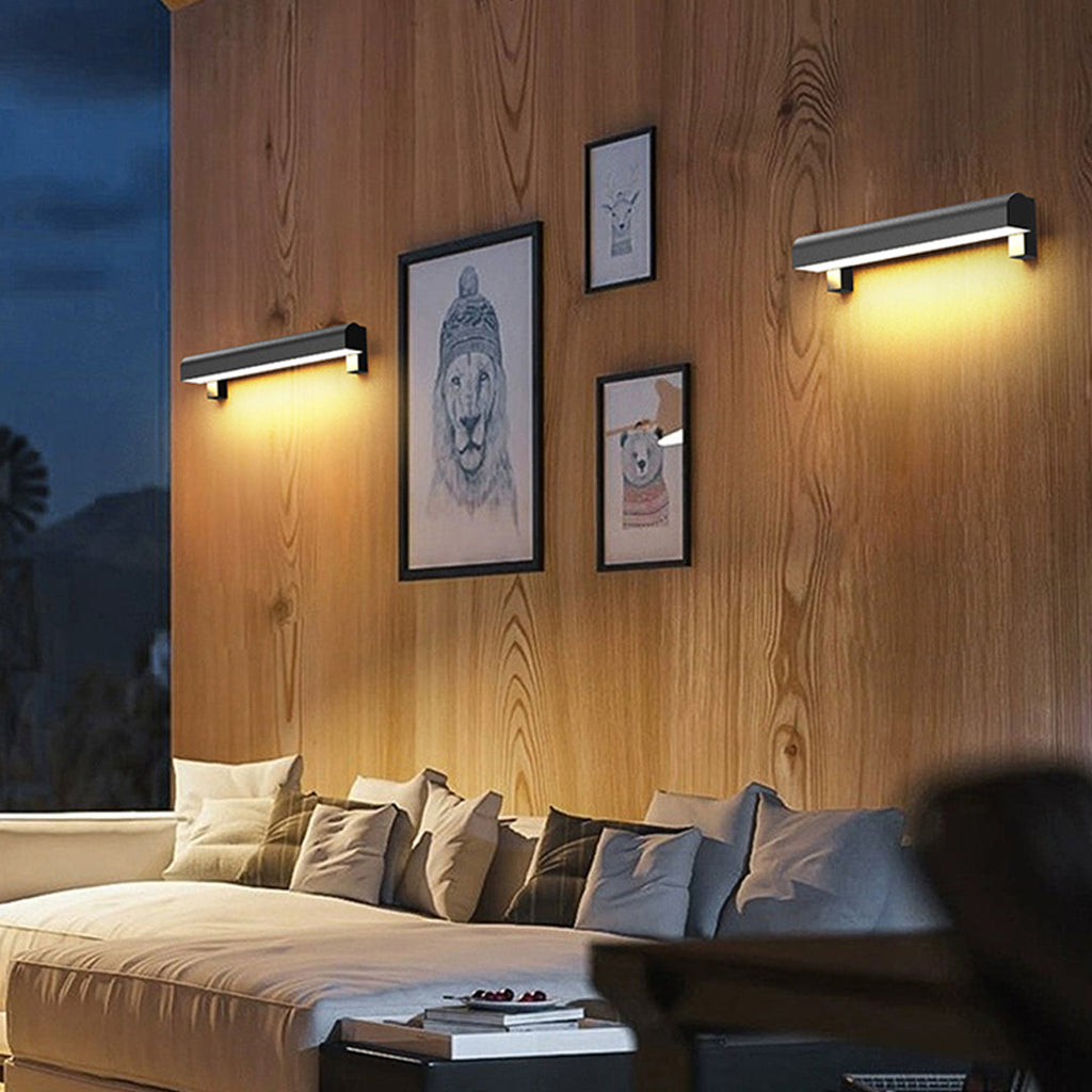 HEATHCLIFF RAINPROOF OUTDOOR WALL LANTERN