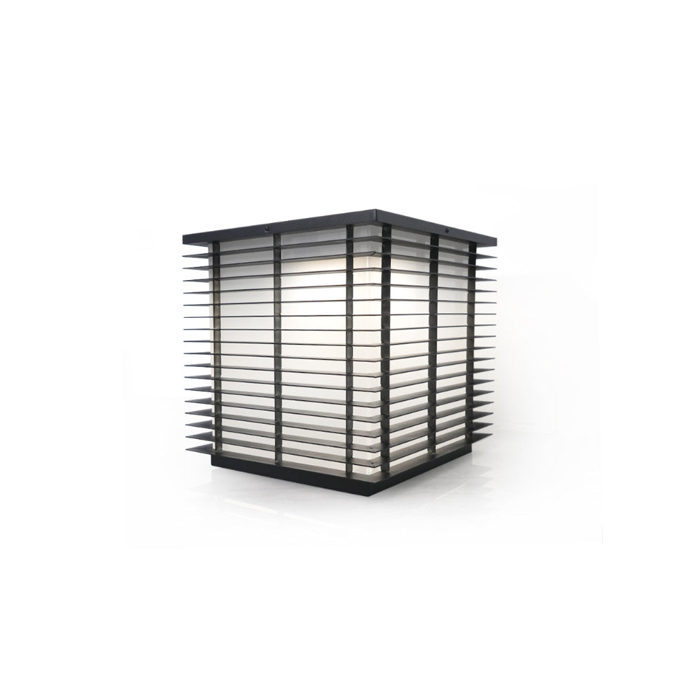 BRIDGEMAN SOLAR-POWERED GARDEN ILLUMINATOR
